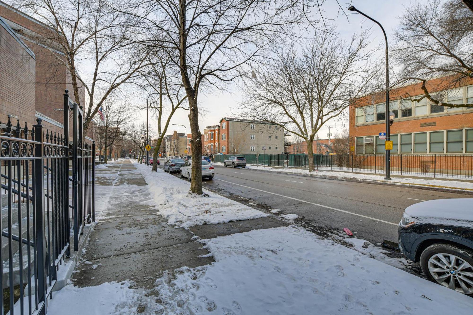 Spacious Condo With Deck About 3 Mi To Downtown Chicago! Bagian luar foto