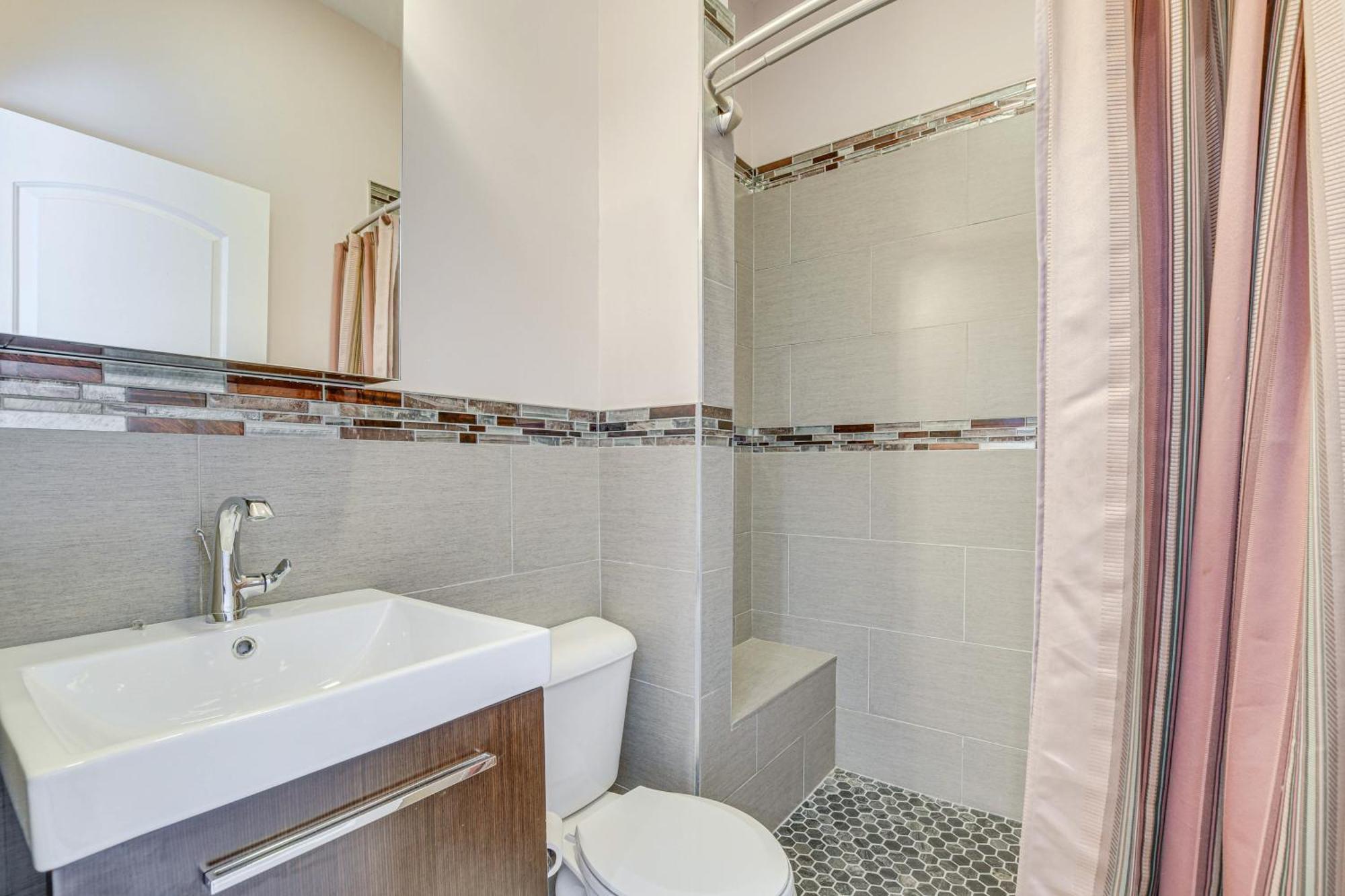 Spacious Condo With Deck About 3 Mi To Downtown Chicago! Bagian luar foto