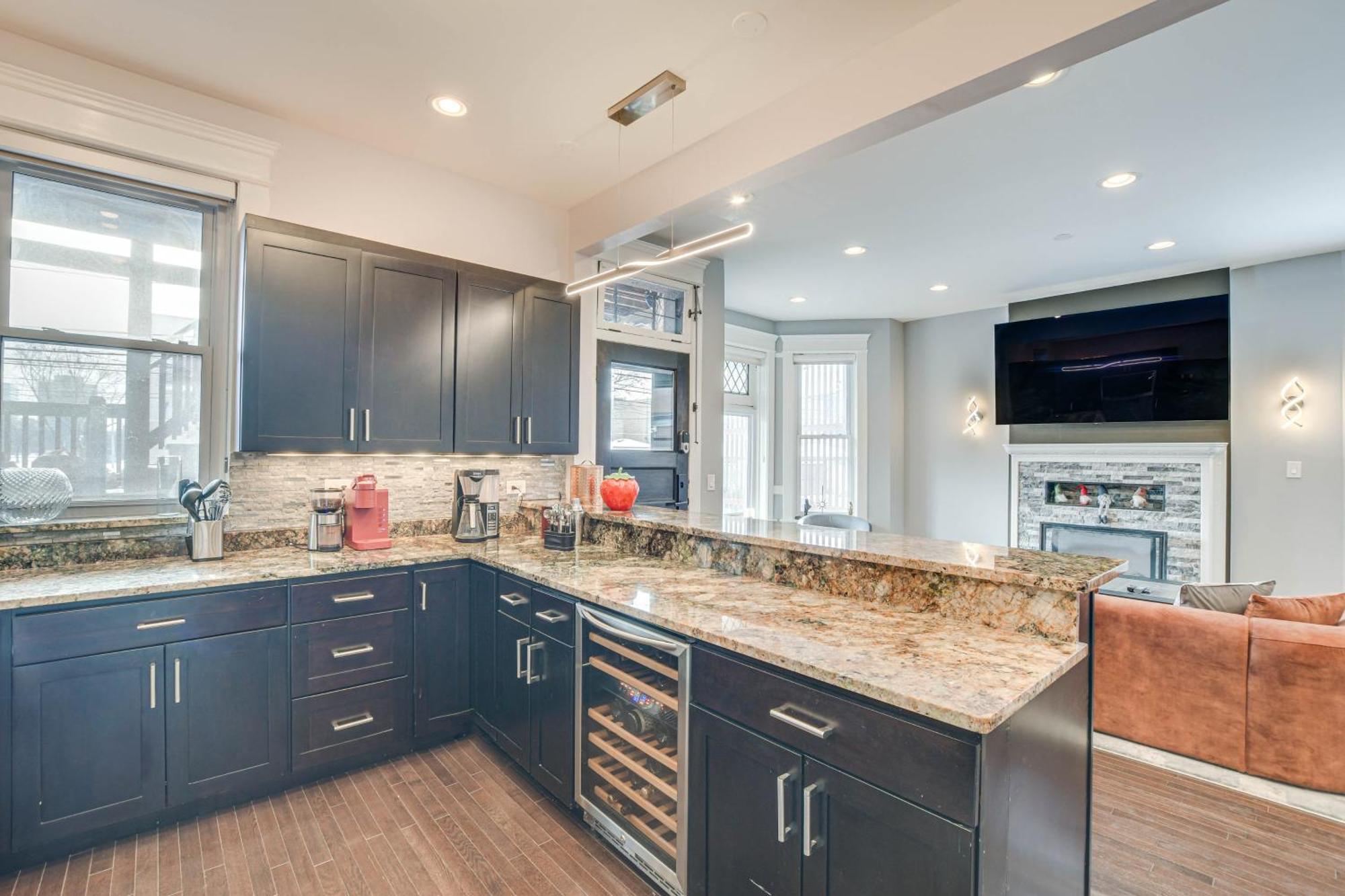 Spacious Condo With Deck About 3 Mi To Downtown Chicago! Bagian luar foto